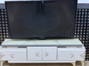 ميز تلفزيون للبيع