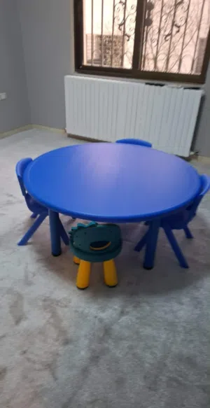 طاولة اطفال عملاقة بتوسع 8 كراسي للحضانات