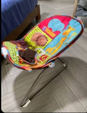 كرسي هزاز ع الكهرباء او بطاريات ماركة fisher price للبيع