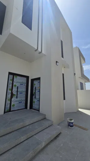 من المالك فيلا ف السلاحة ع الشارع العام مقابل كيدز مول