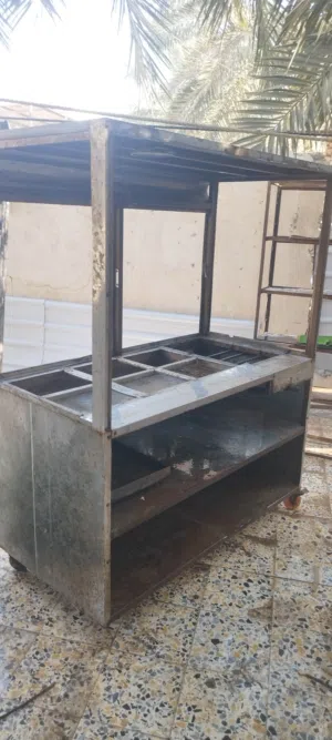 عارضة محل فلافل وهمبركة