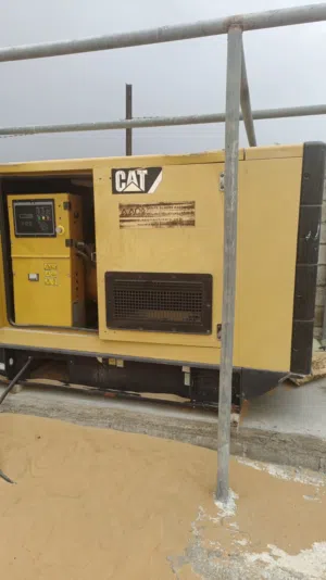 مولد كهربه ( cat الأمريكي )(جنريتر generators ) بحاله ممتازه و قليل الاستخدام للبيع