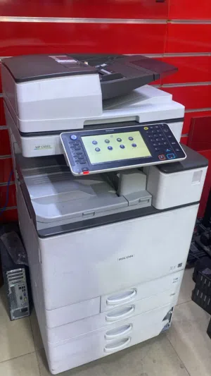 للبيع ماكينة Ricoh متعددة الوظائف (طباعة – تصوير – سكانر) بالألوان، مناسبة للمكاتب الكبيرة