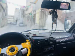 باص H100 نقل مشترك مش ناقص برغي  موديل 2000 اللون اخضر الغرفة لونها اسود  الباص مجنط ومسستم