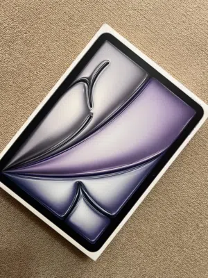 iPad Air7 (M3)  شبه جديد  ضمان + قلم + كفرين