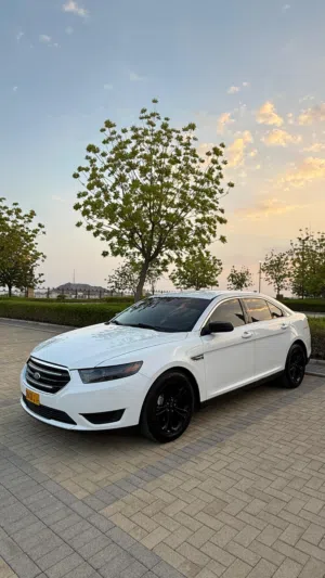 Used Ford Taurus in Al Dakhiliya