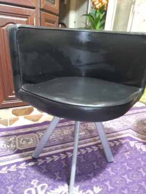 طاولة سفرة مع اربع كراسي للبيع في اربد
