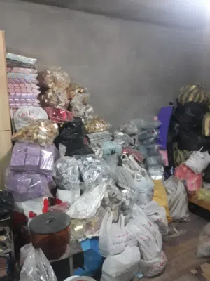 بضاعة محل عطرىة للبيع