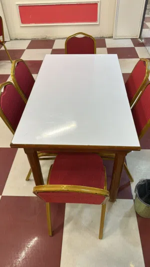 ميز طعام نظافه 90%
