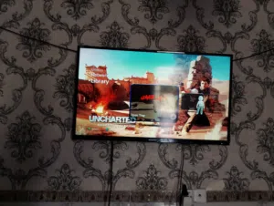 جهاز اكس بوكس 360 نظيف بحاله جيده وباكثر من اله جيده وباكثر من لعبه فوق 125وا الهارد 500 جيجيا