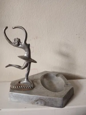 طفاية انتيكة تحفة للبيع الومنيوم خام