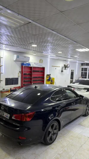 Lexus is250