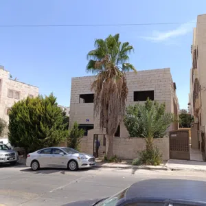 رقم العقار (95) بيت 528 م للبيع في ابو نصير صهي الفقير على شارعين ثلاث طوابق