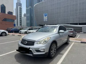 سيارة انفتتي 2016 للبيع فتحة بانوراما وكراسي جلد