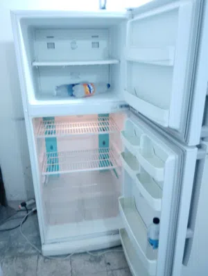 نبيع ثلاجه دايو20 قدم حجم كبير بحاله ممتازه