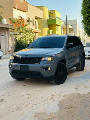 جيب شروكي اختها مفيش بي لون ونضافة