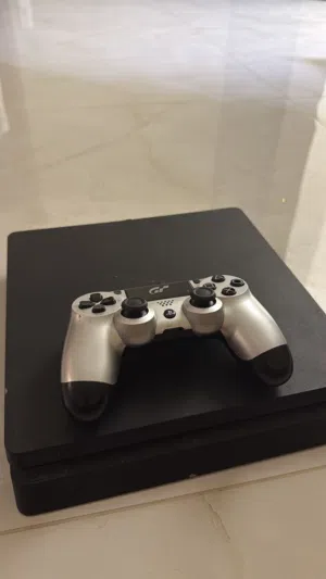 Used PlayStation 4 for sale. Good condition بلاي ستيشن 4 مستعمل للبيع حالته جيده