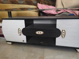 ميز تليفزيون ب100