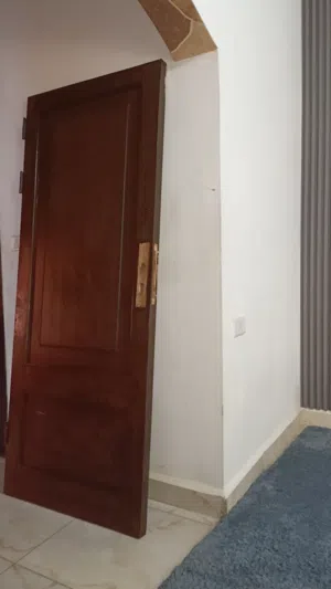 باب خشب لاتيه ثقيل للبيع