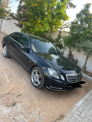 مرسيدس E300 2013 فل رقم1 ماشيه 97 الف كيلو