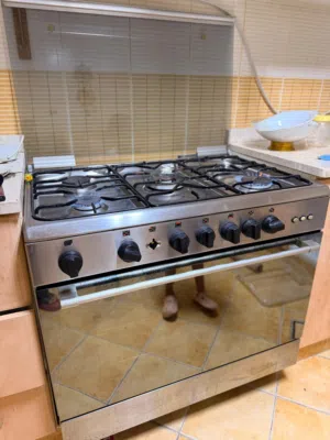 طباخ غاز يعمل بشكل ممتاز