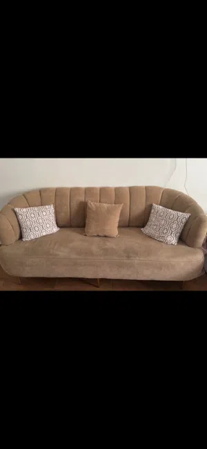 كنب نظيف بحالة ممتازة