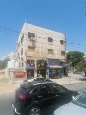 مجمع تجاري للبيع