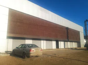 فيلا ومبنى تجاري سكني