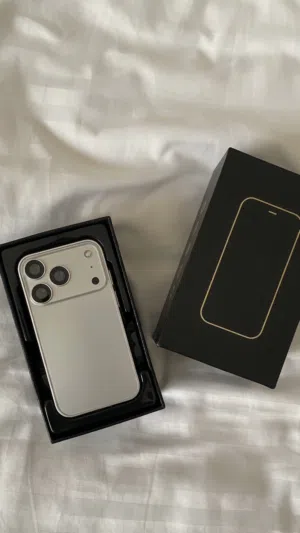 هاتف ميني صغير الحجم يشبه iPhone 17 ، يأتي مع جميع اكسسواراته ، و متوفر ب 5 الوان ، 200 درهم فقط