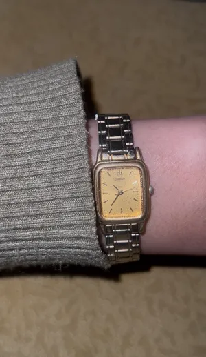 Seiko . Analog Quartz . Gold . Used0