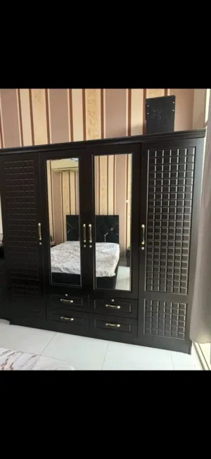 عفش منزل للبيع موجود في عجمان غرفه نوم وأدوات مطبخ و2 صوفا