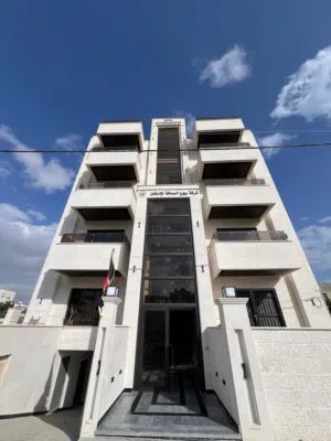 شقه شبه أرضي للبيع ضاحيه الأمير علي 144متر مع ترس خارجي 105 بالقرب من من مسجد التوابين
