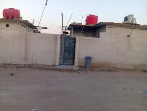 بيت بل مدينه الكرفانيه قرب حي الاندلس  موقعه جداً مميز  واجهت البيت عله حي الاندلس