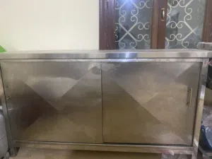 طاوله ومخزن استيل