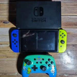 نينتيندو سويتش v2 للبيع بحالة جيدة