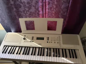 YAMAHA digital keyboard EZ-300 white