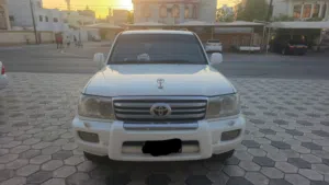 تويوتا الدفع الرباعي لاندكروزر GXR 2006 للبيع سعة المحرك 4477 سي سي