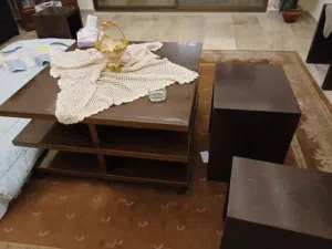 طاولة وسط مع 3طربيزات للبيع