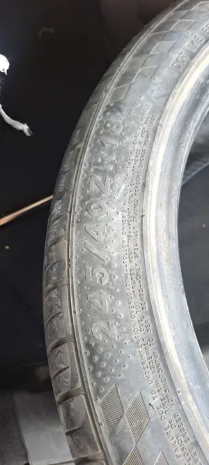 245/40 R18