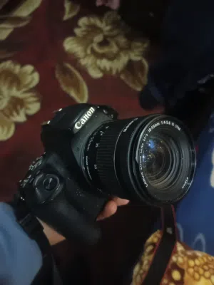 كاميرا كانون احترافيه بحاله ممتازه