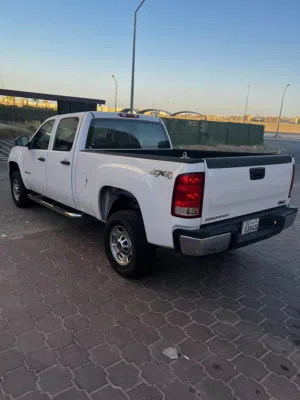 Used GMC Sierra in Kuwait City