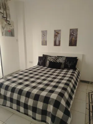 سرير ايكيا مستعمل مع درجين مقاس 200في 140 بدون مرتبه.   بسعر 300 مرتبه طبيه  سميكة     250