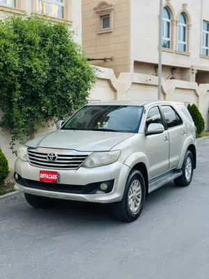 TOYOTA FORTUNER SR5  Model 2014 7 seater SUV Jeep   Very Well Maintained Excellent Condition