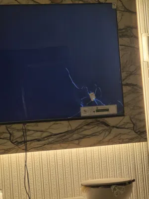 شاشة فليبس للبيع 65 بوصه