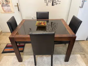 طاولة طعام
