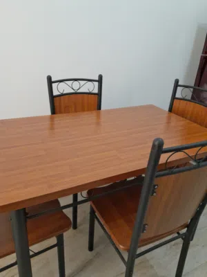 طاولة سفره  شبه جديده