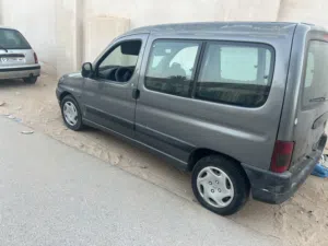بيجو بارنتر محرك 18