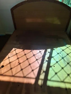 تخت مستعمل بحالة جيدة تفصيل