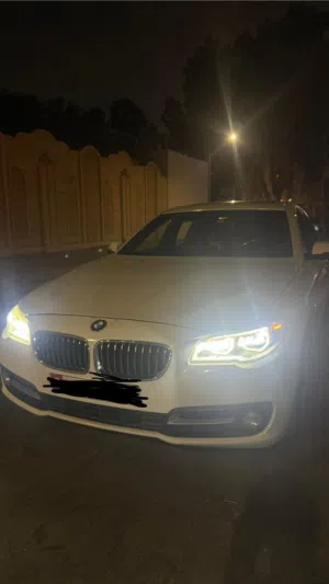 للبيع بي ام دبليو 528i موديل 2015  لون أبيض ملكي  قمة في النظافة