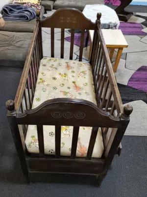 سرير اطفال خشب مستعمل